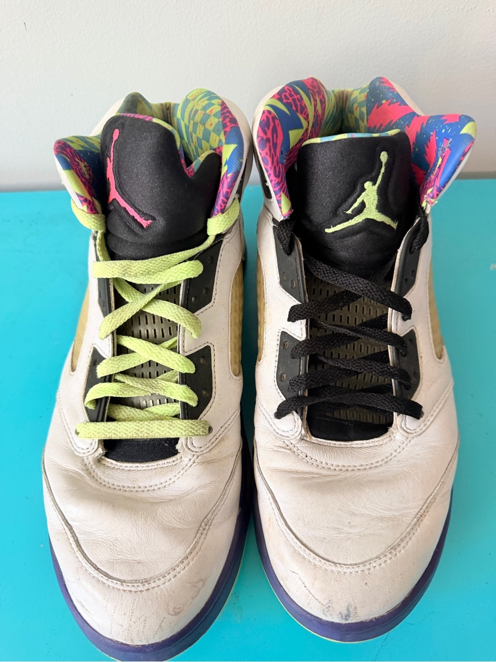Jordan White Multicolor Patterned Collar Basketball Sneakers